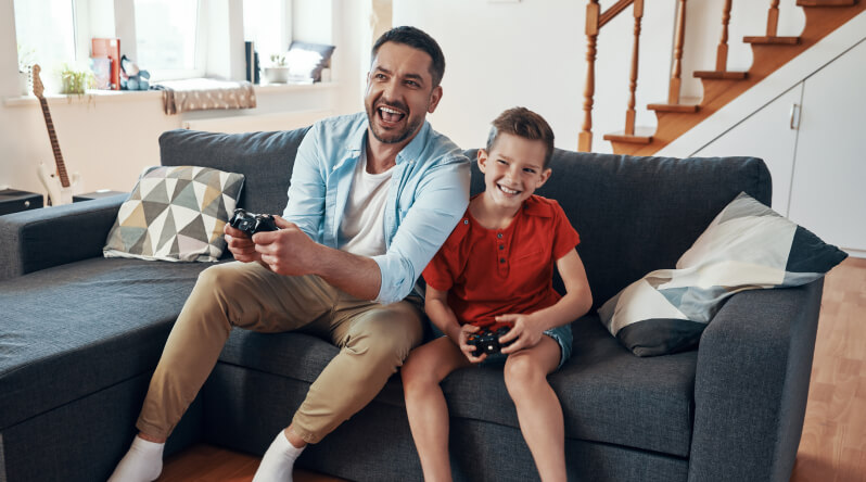 Performance father and son gaming_01