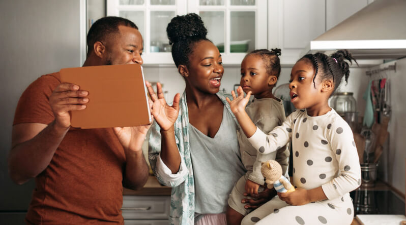 Transparency family in the kitchen on a video call_01
